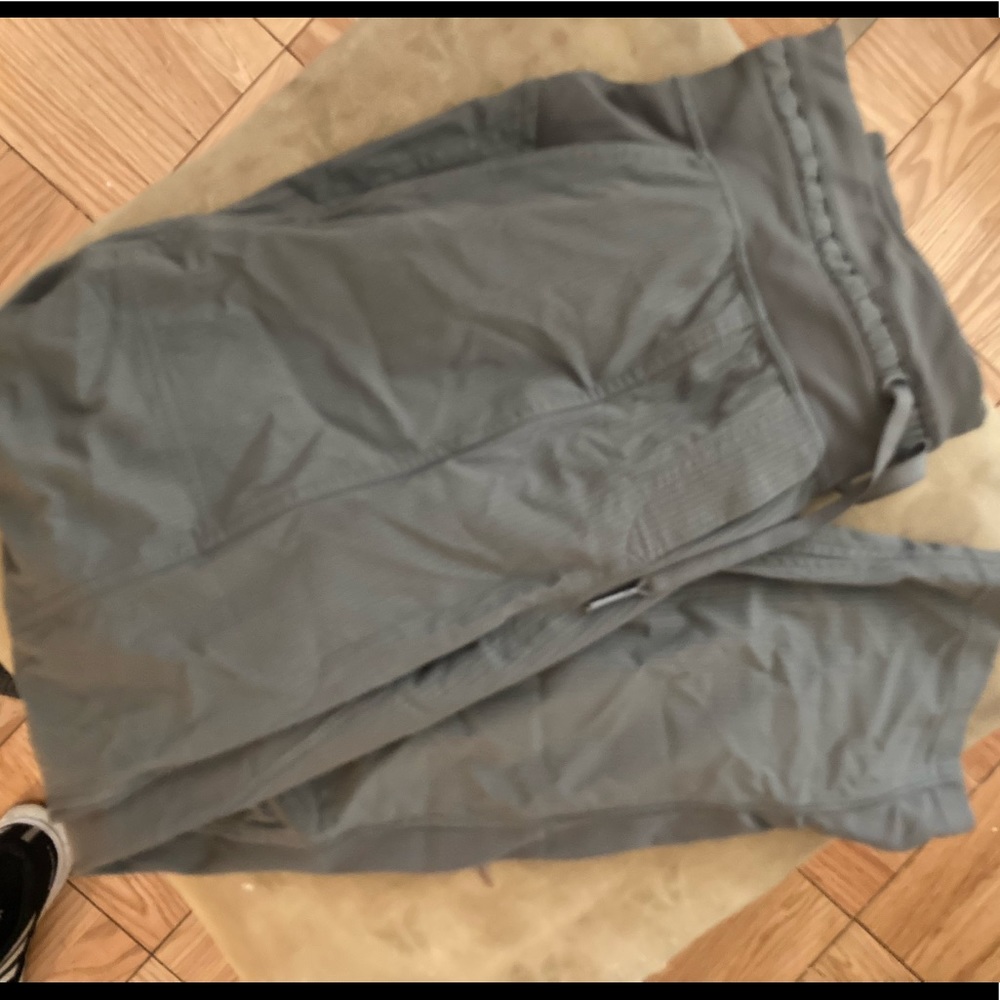 Lululemon Women’s Pants — Dance Studio Crop